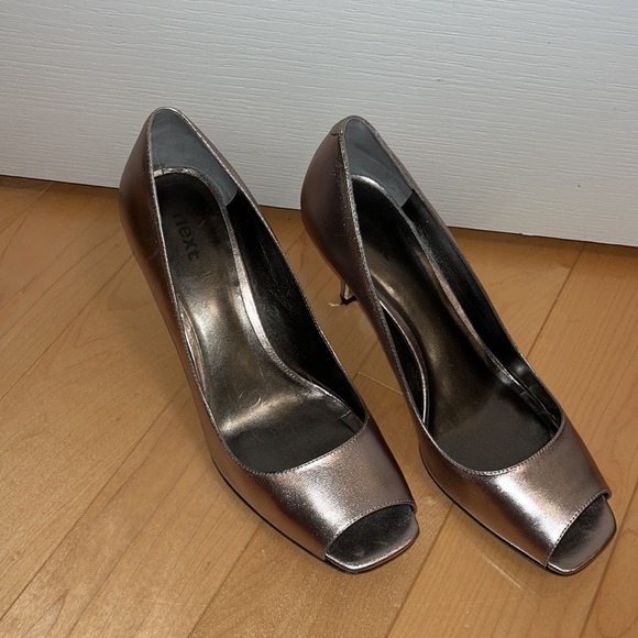 Silver heels - Picture 2 of 5